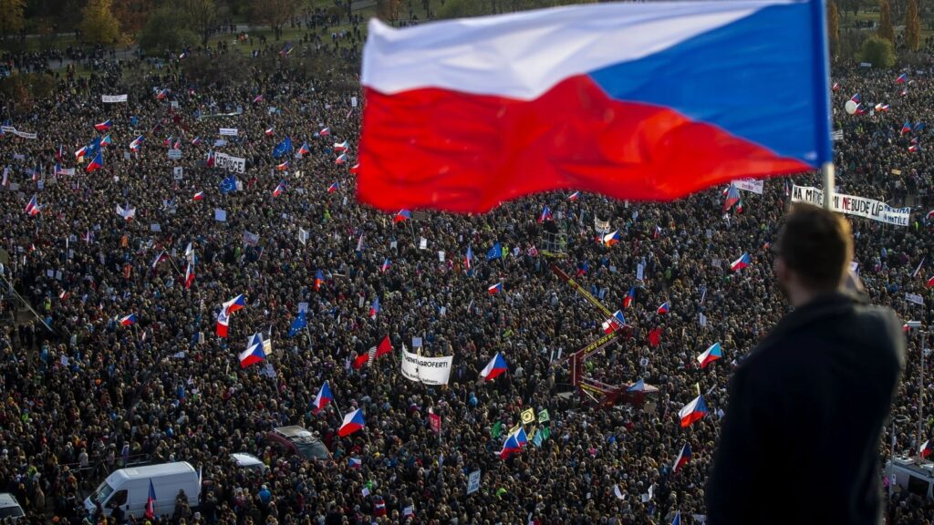 شتاء أوروبا الساخن .. الاحتجاجات الاقتصادية المتزايدة تهدد باضطرابات سياسية