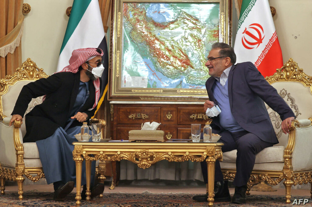 شمخاني يلتقي طحنون والبحرين تفاوض إيران: الخليج نحو تفاهات أمنية أوسع