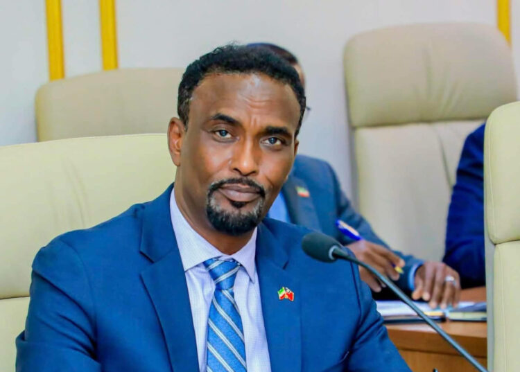 وزير خارجية إقليم أرض الصومال، عبد الرحمن طاهر آدم، أن كيان "أرض الصومال لا يستبعد استيعاب تهجير سكان غزة مقابل الاعتراف باستقلاله عن الصومال